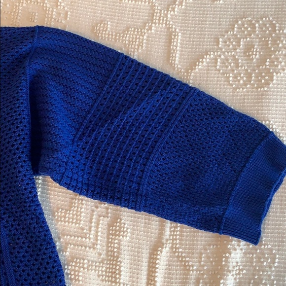 Blue perforated, crop sweater - Picture 2 of 4
